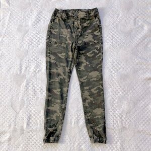 American Eagle Women’s Camo Joggers